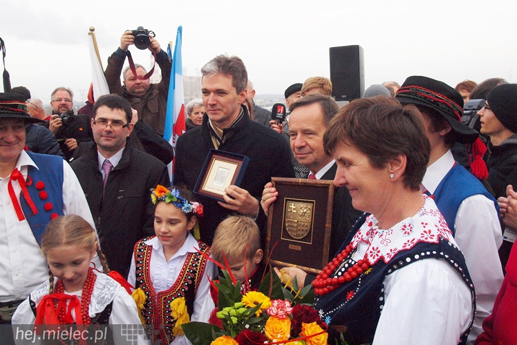 Most na Wiśle oficjalnie otwarty. ?To historyczna chwila dla obu regionów?