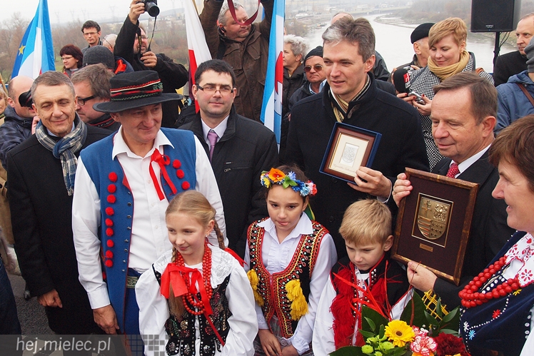 Most na Wiśle oficjalnie otwarty. ?To historyczna chwila dla obu regionów?