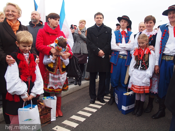 Most na Wiśle oficjalnie otwarty. ?To historyczna chwila dla obu regionów?