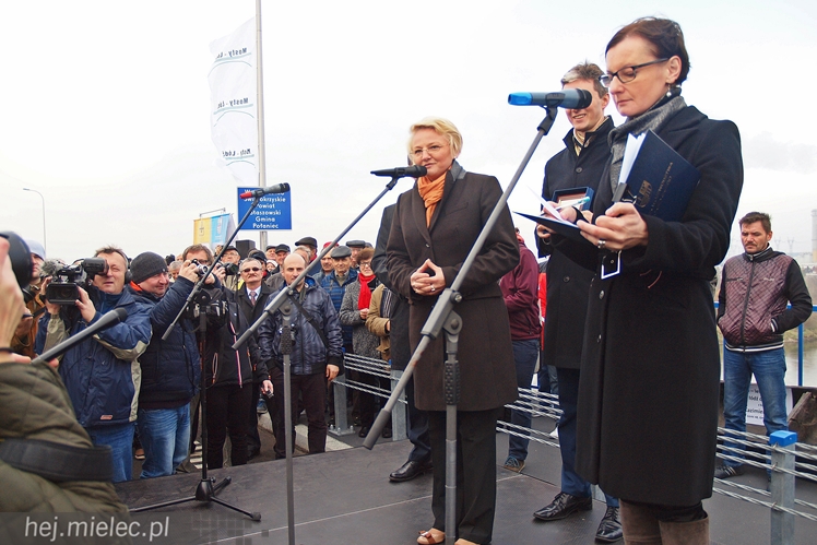 Most na Wiśle oficjalnie otwarty. ?To historyczna chwila dla obu regionów?