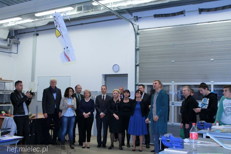 Minister Edukacji w Mielcu odwiedziła także modelarzy