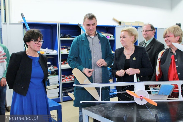 Minister Edukacji w Mielcu odwiedziła także modelarzy
