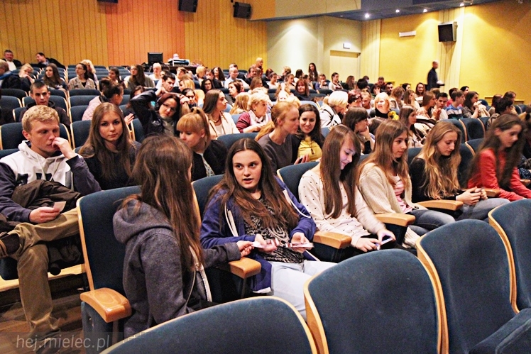 VIII Ogólnopolski Festiwal Tańca Współczesnego - Natalia Madejczyk i Michał Łabuś w spektaklu ?Uwikłani?