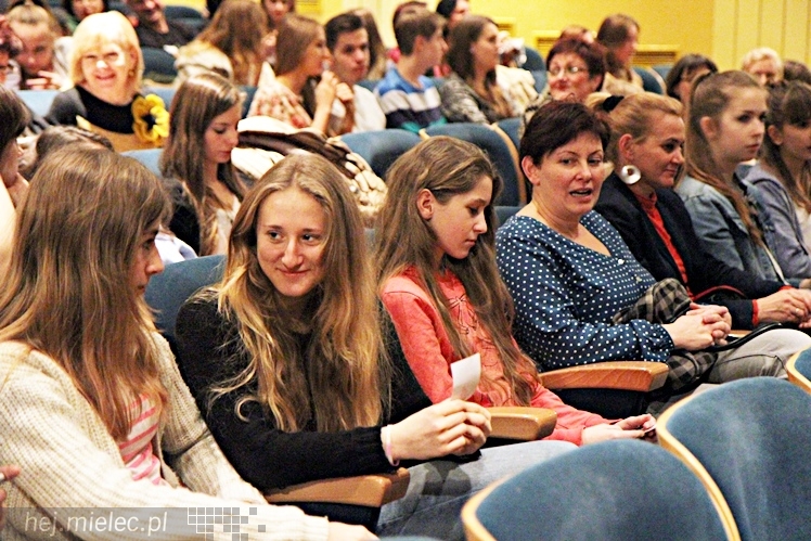 VIII Ogólnopolski Festiwal Tańca Współczesnego - Natalia Madejczyk i Michał Łabuś w spektaklu ?Uwikłani?