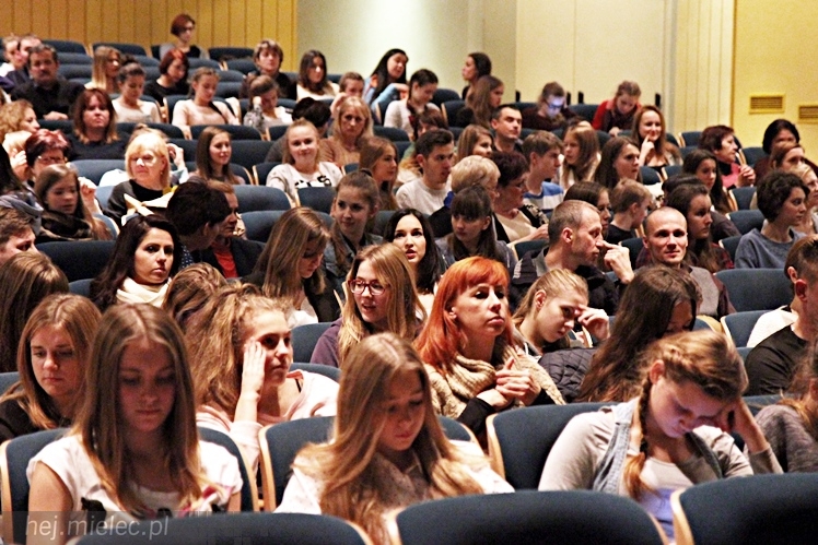 VIII Ogólnopolski Festiwal Tańca Współczesnego - Natalia Madejczyk i Michał Łabuś w spektaklu ?Uwikłani?