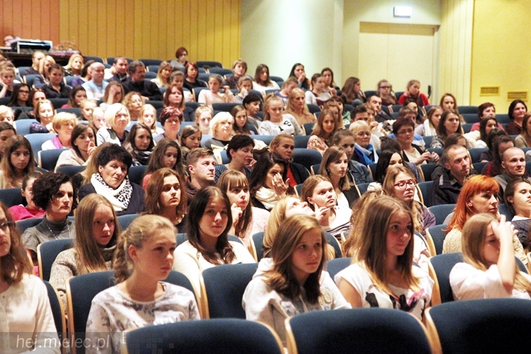 VIII Ogólnopolski Festiwal Tańca Współczesnego - Natalia Madejczyk i Michał Łabuś w spektaklu ?Uwikłani?