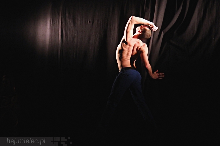 VIII Ogólnopolski Festiwal Tańca Współczesnego - Natalia Madejczyk i Michał Łabuś w spektaklu ?Uwikłani?