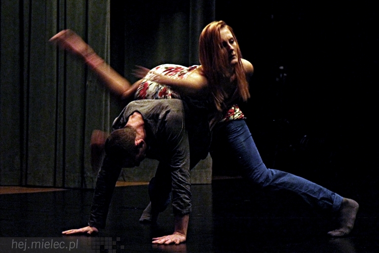 VIII Ogólnopolski Festiwal Tańca Współczesnego - Natalia Madejczyk i Michał Łabuś w spektaklu ?Uwikłani?