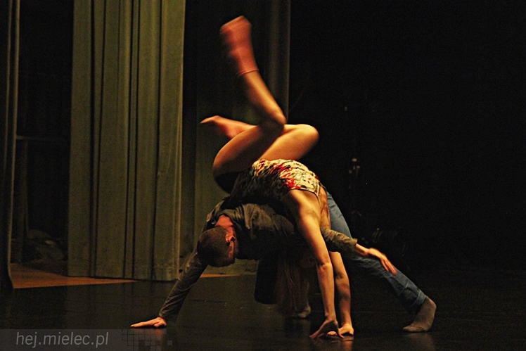 VIII Ogólnopolski Festiwal Tańca Współczesnego - Natalia Madejczyk i Michał Łabuś w spektaklu ?Uwikłani?