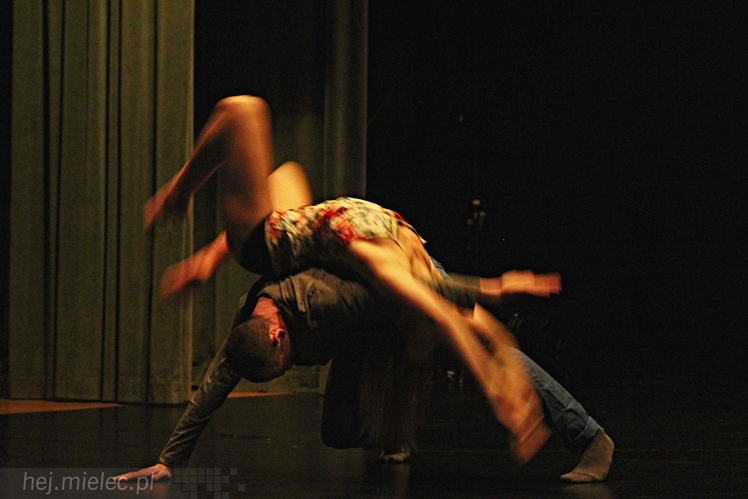 VIII Ogólnopolski Festiwal Tańca Współczesnego - Natalia Madejczyk i Michał Łabuś w spektaklu ?Uwikłani?
