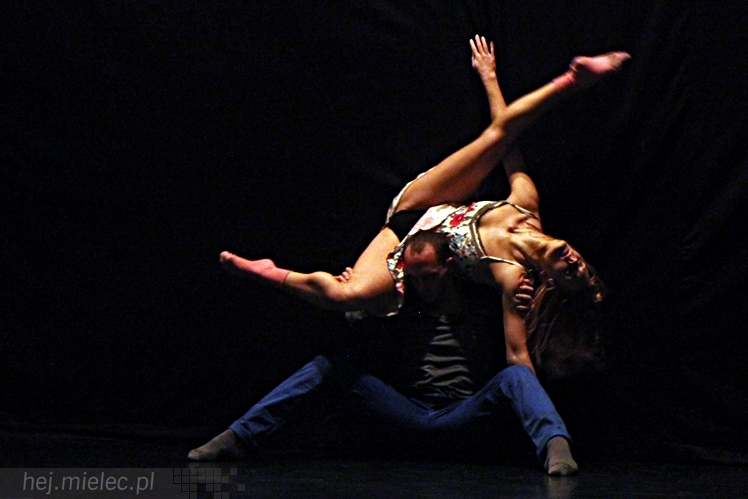 VIII Ogólnopolski Festiwal Tańca Współczesnego - Natalia Madejczyk i Michał Łabuś w spektaklu ?Uwikłani?