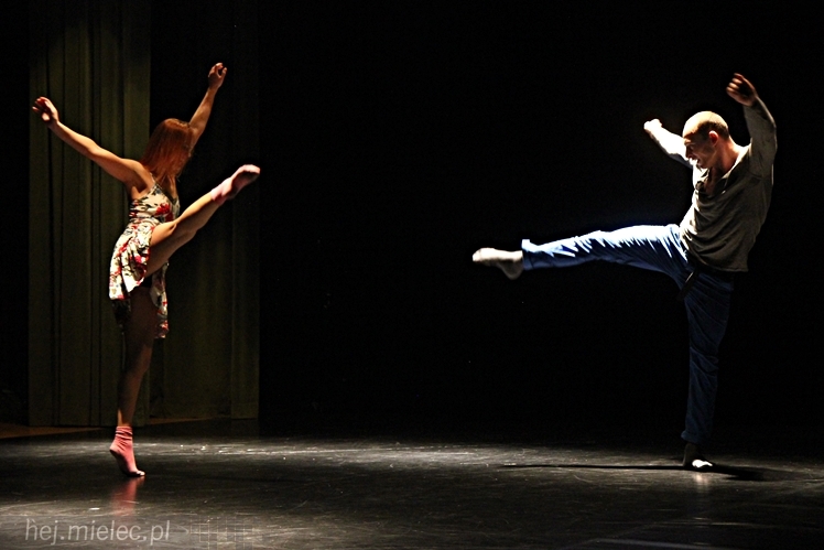 VIII Ogólnopolski Festiwal Tańca Współczesnego - Natalia Madejczyk i Michał Łabuś w spektaklu ?Uwikłani?