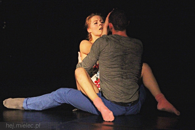 VIII Ogólnopolski Festiwal Tańca Współczesnego - Natalia Madejczyk i Michał Łabuś w spektaklu ?Uwikłani?