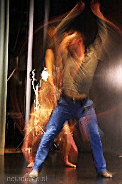 VIII Ogólnopolski Festiwal Tańca Współczesnego - Natalia Madejczyk i Michał Łabuś w spektaklu ?Uwikłani?