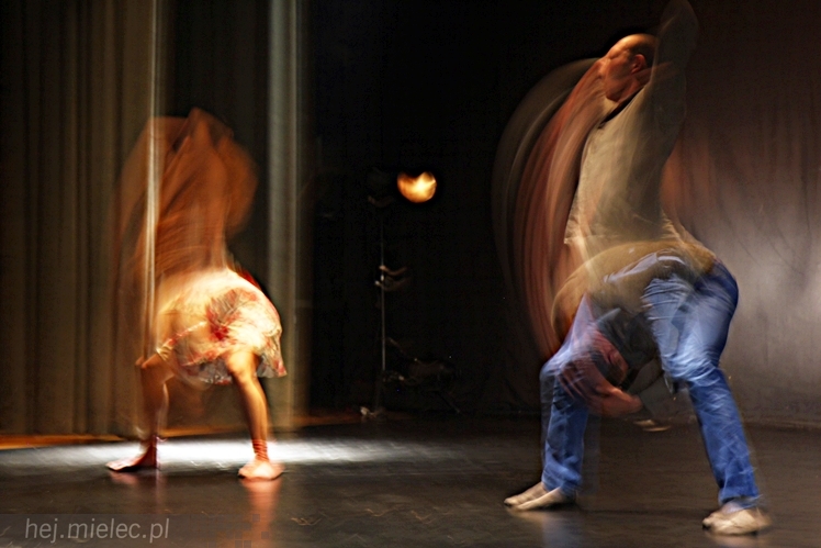 VIII Ogólnopolski Festiwal Tańca Współczesnego - Natalia Madejczyk i Michał Łabuś w spektaklu ?Uwikłani?