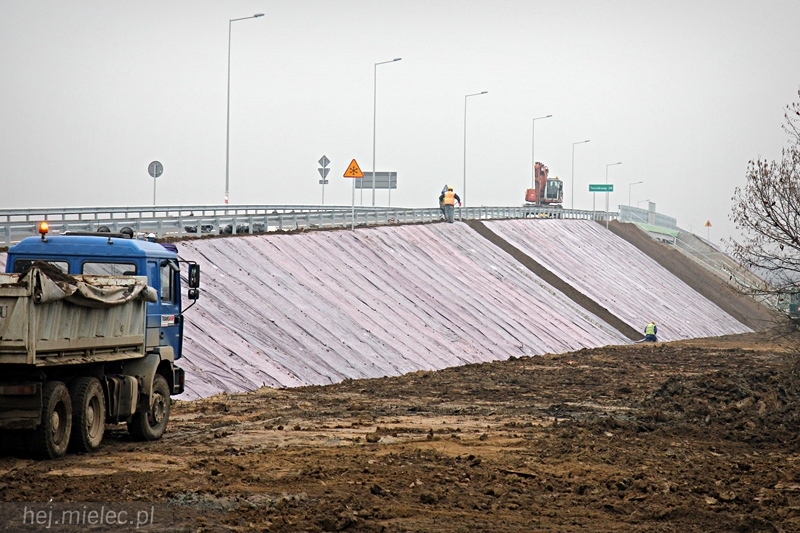 Zbliża się termin budowy ?rzochowskiego? etapu obwodnicy. Droga praktycznie gotowa