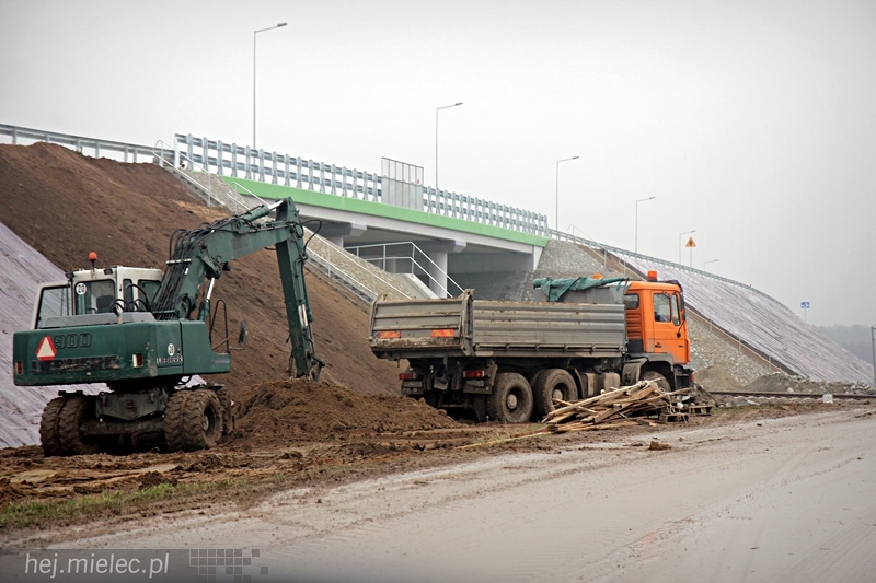 Zbliża się termin budowy ?rzochowskiego? etapu obwodnicy. Droga praktycznie gotowa