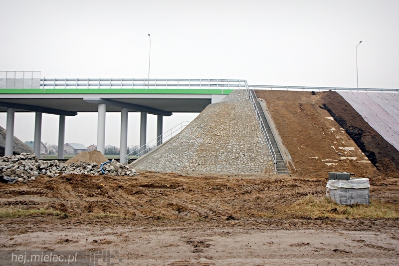 Zbliża się termin budowy ?rzochowskiego? etapu obwodnicy. Droga praktycznie gotowa