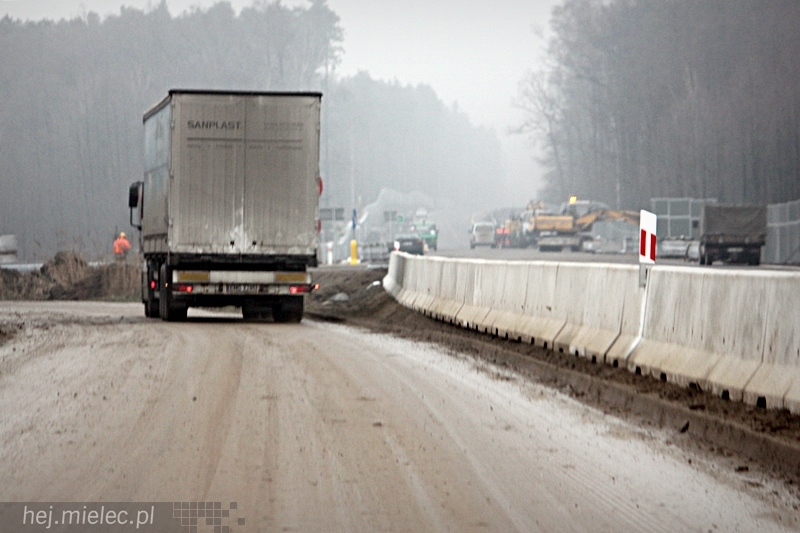 Zbliża się termin budowy ?rzochowskiego? etapu obwodnicy. Droga praktycznie gotowa