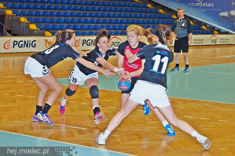 UKS Orlik Mielec w meczu juniorek piłkarek ręcznych