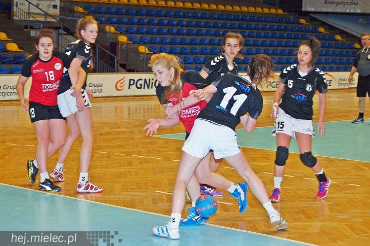 UKS Orlik Mielec w meczu juniorek piłkarek ręcznych
