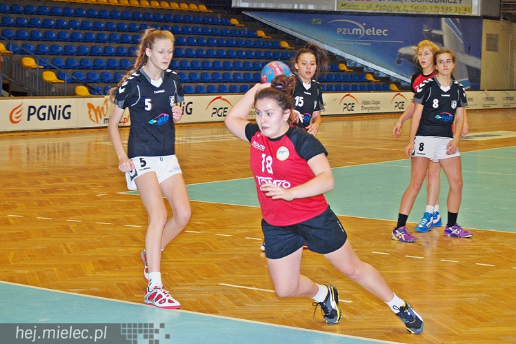 UKS Orlik Mielec w meczu juniorek piłkarek ręcznych