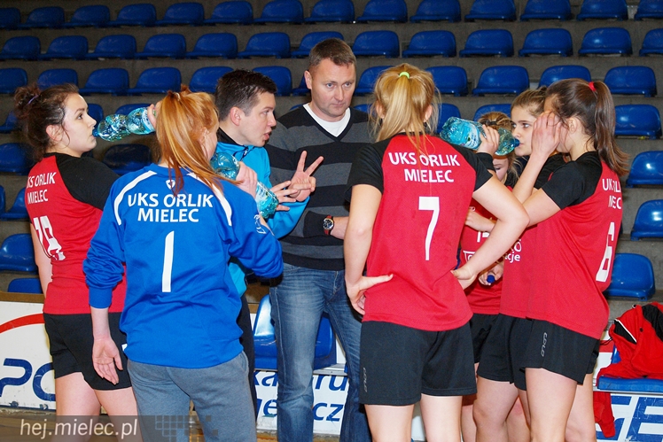 UKS Orlik Mielec w meczu juniorek piłkarek ręcznych