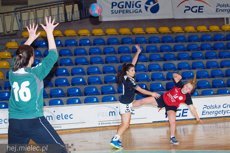 UKS Orlik Mielec w meczu juniorek piłkarek ręcznych