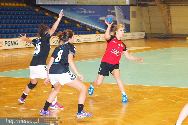 UKS Orlik Mielec w meczu juniorek piłkarek ręcznych