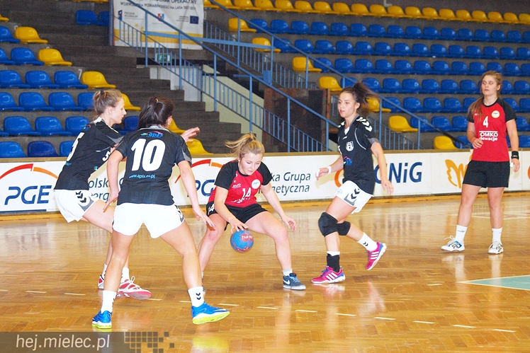UKS Orlik Mielec w meczu juniorek piłkarek ręcznych