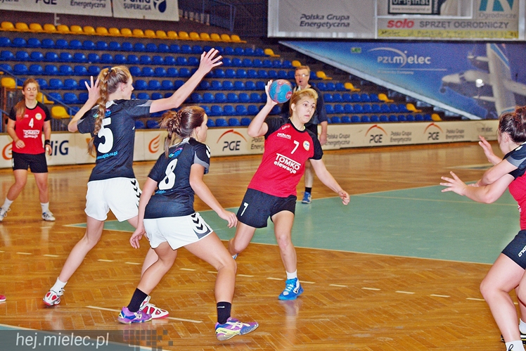 UKS Orlik Mielec w meczu juniorek piłkarek ręcznych
