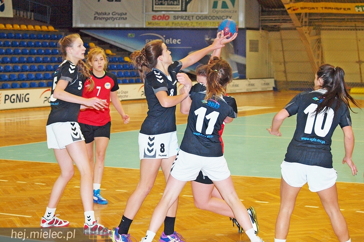 UKS Orlik Mielec w meczu juniorek piłkarek ręcznych