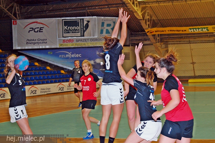 UKS Orlik Mielec w meczu juniorek piłkarek ręcznych