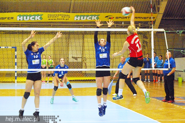 Siatrkarki Szóstki mierzyły się z liderem 2 ligi