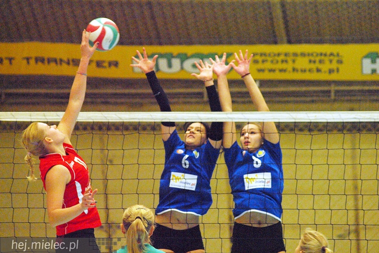 Siatrkarki Szóstki mierzyły się z liderem 2 ligi