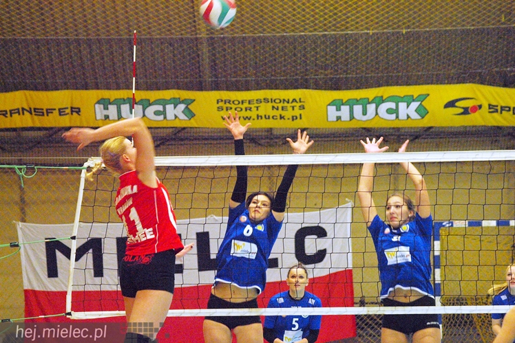 Siatrkarki Szóstki mierzyły się z liderem 2 ligi