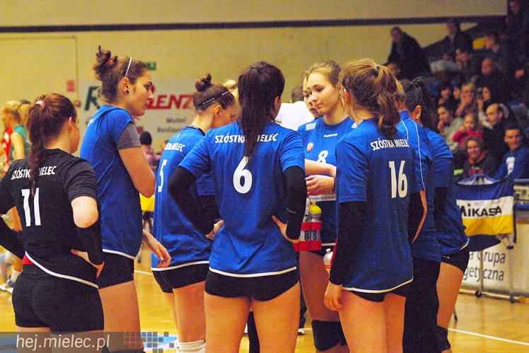 Siatrkarki Szóstki mierzyły się z liderem 2 ligi