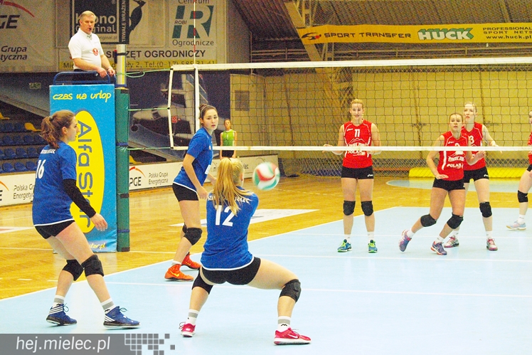 Siatrkarki Szóstki mierzyły się z liderem 2 ligi