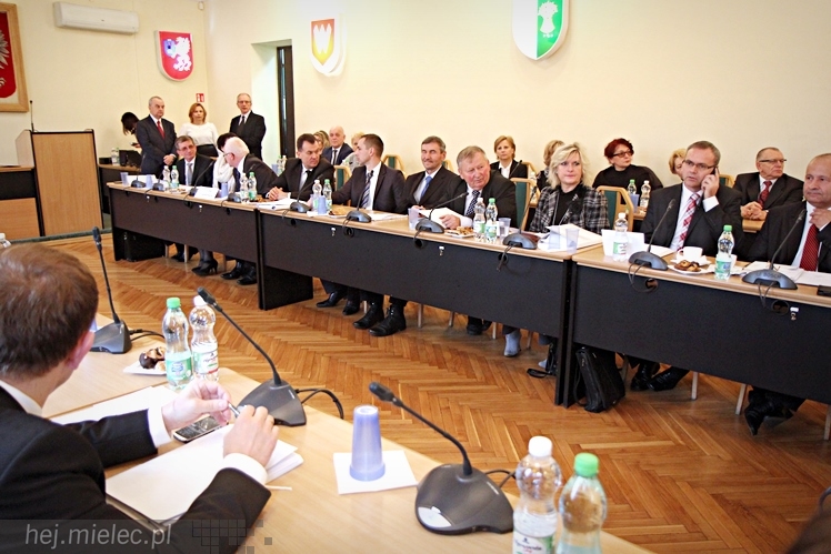 Pierwsza sesja Rady Powiatu V kadencji ? ślubowanie radnych i wybór nowego starosty