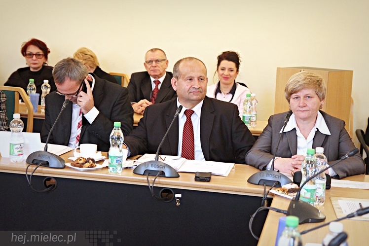 Pierwsza sesja Rady Powiatu V kadencji ? ślubowanie radnych i wybór nowego starosty