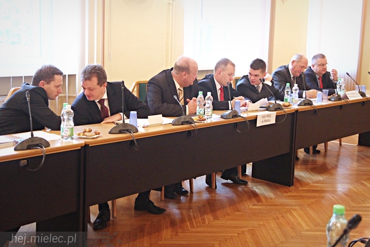 Pierwsza sesja Rady Powiatu V kadencji ? ślubowanie radnych i wybór nowego starosty