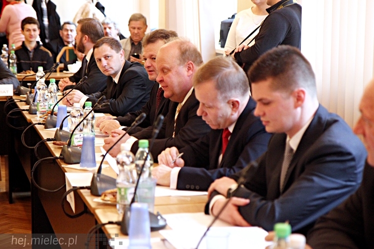 Pierwsza sesja Rady Powiatu V kadencji ? ślubowanie radnych i wybór nowego starosty