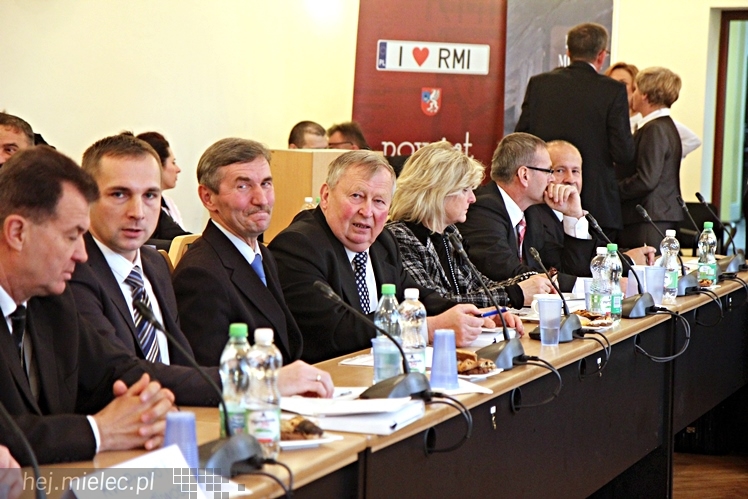 Pierwsza sesja Rady Powiatu V kadencji ? ślubowanie radnych i wybór nowego starosty