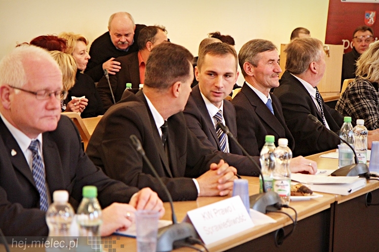 Pierwsza sesja Rady Powiatu V kadencji ? ślubowanie radnych i wybór nowego starosty