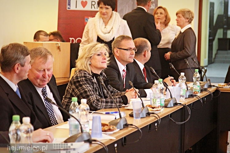 Pierwsza sesja Rady Powiatu V kadencji ? ślubowanie radnych i wybór nowego starosty