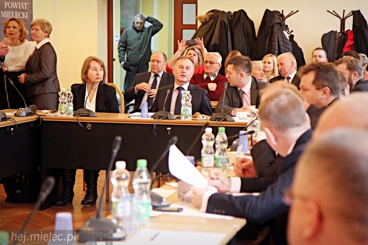 Pierwsza sesja Rady Powiatu V kadencji ? ślubowanie radnych i wybór nowego starosty
