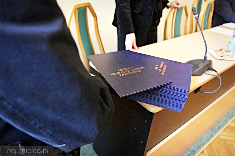 Pierwsza sesja Rady Powiatu V kadencji ? ślubowanie radnych i wybór nowego starosty