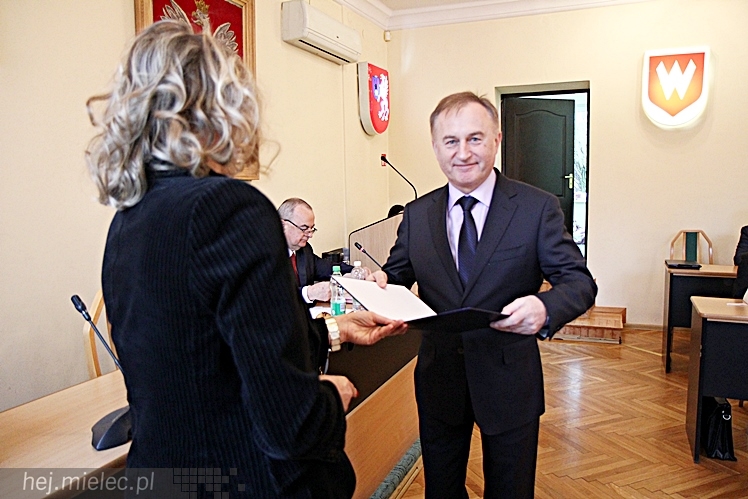 Pierwsza sesja Rady Powiatu V kadencji ? ślubowanie radnych i wybór nowego starosty