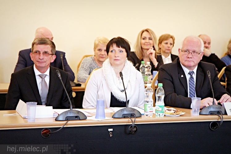 Pierwsza sesja Rady Powiatu V kadencji ? ślubowanie radnych i wybór nowego starosty