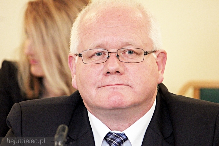 Pierwsza sesja Rady Powiatu V kadencji ? ślubowanie radnych i wybór nowego starosty